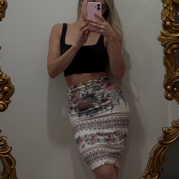 Floral Patterned Skirt - Picture 3 of 9